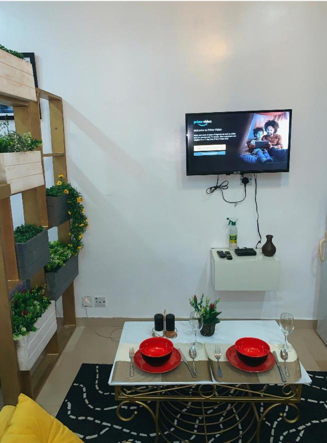 Апартаменты Cozy Studio Unit In Lekki Phase 1 - Kitchen, 24-7 Light, Wifi, Netflix Лагос Экстерьер фото